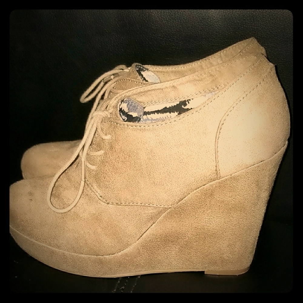 Report Tan Booties size 8.5